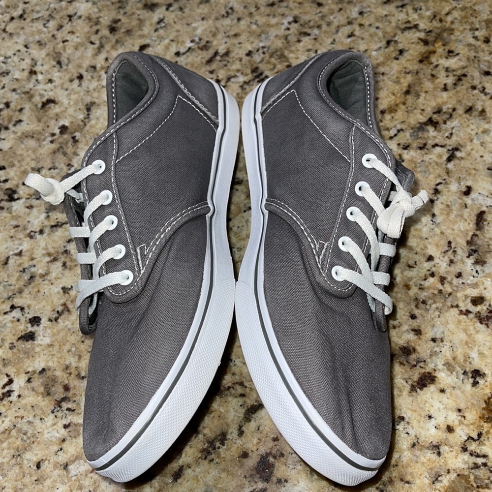Vans - Picture 3 of 9